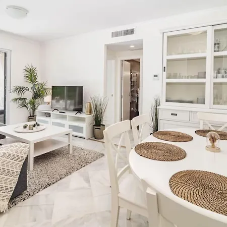 Lcr1- Lovely Ground Floor Apartment, Puerto Banus 아파트