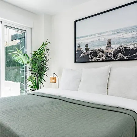 Lcr1- Lovely Ground Floor Apartment, Puerto Banus 아파트 마르베야