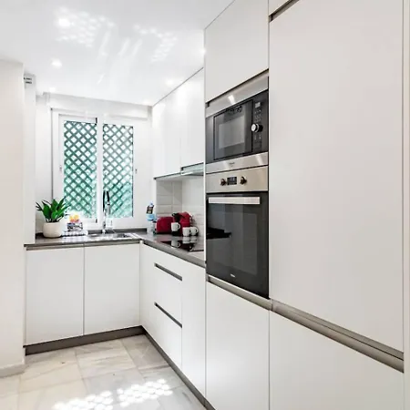 아파트 Lcr1- Lovely Ground Floor Apartment, Puerto Banus *